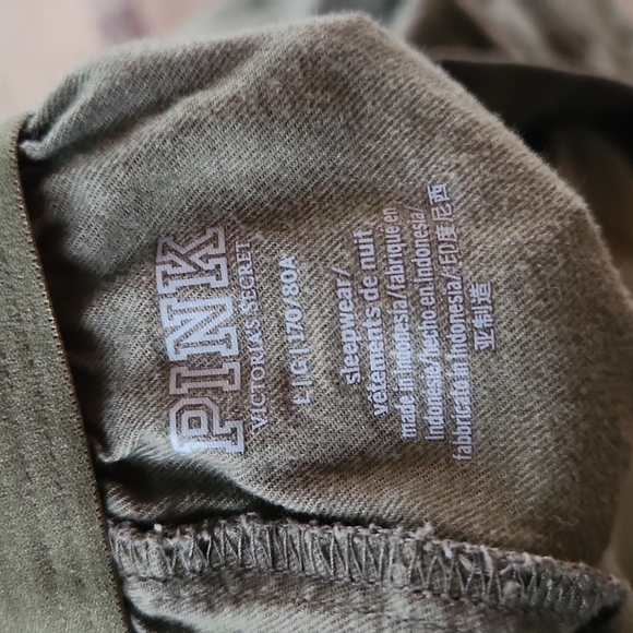 2 pairs VS Pink shorts - Picture 7 of 7